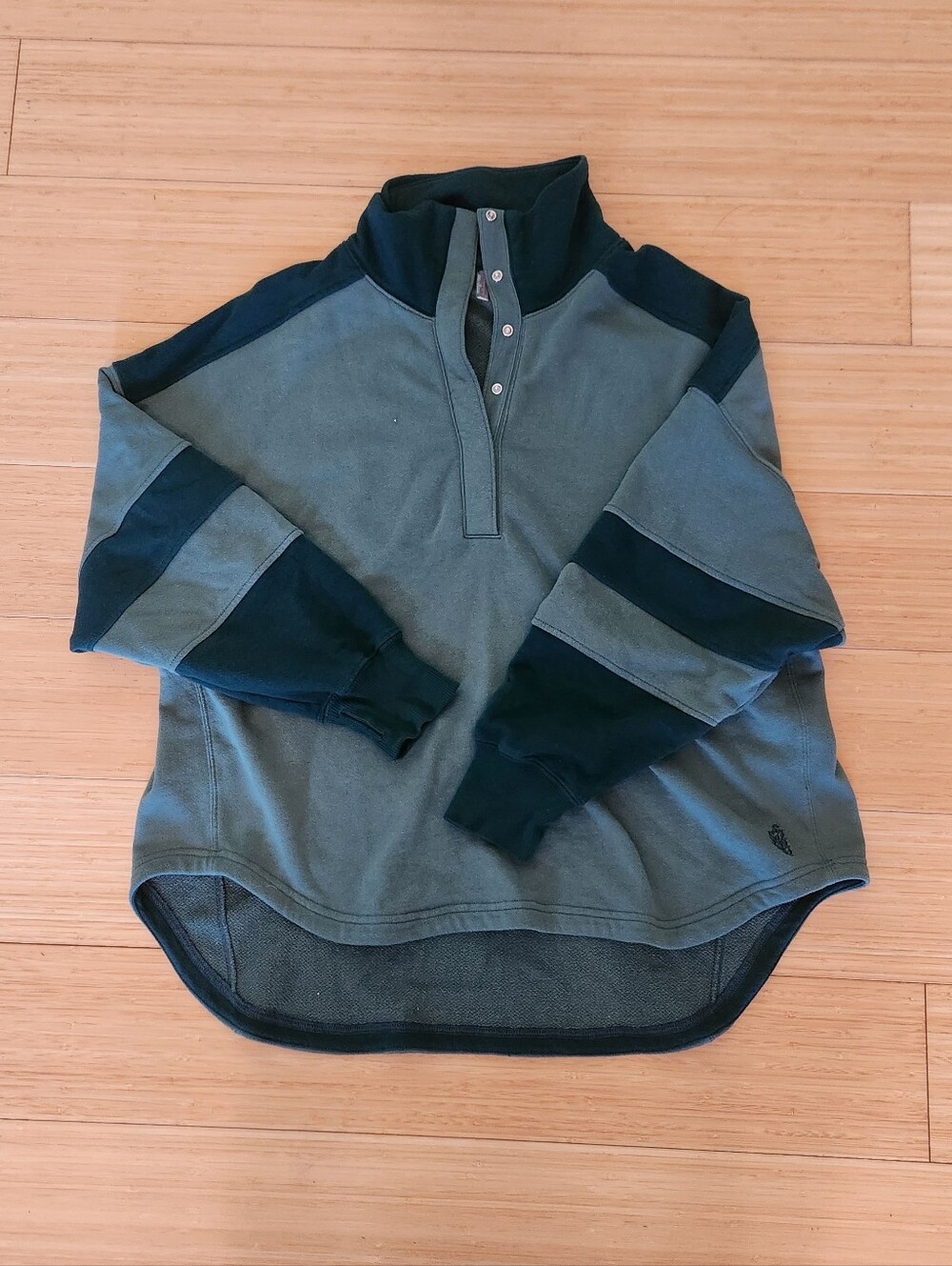 fp movement sweater L